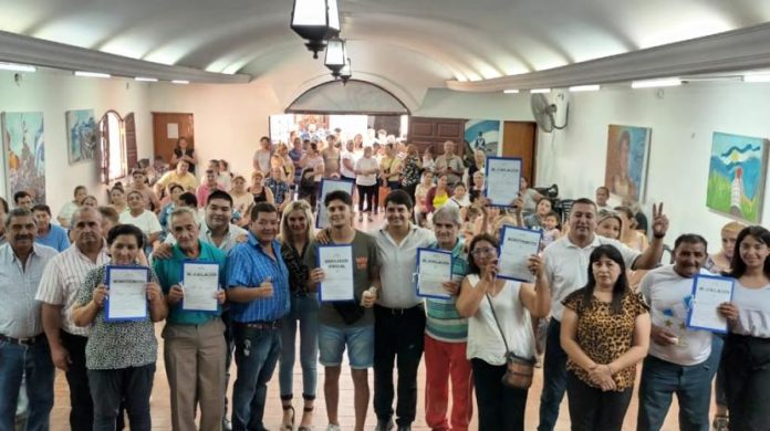 Entrega de avisos de jubilaciones y pensiones en la ciudad de Famailla