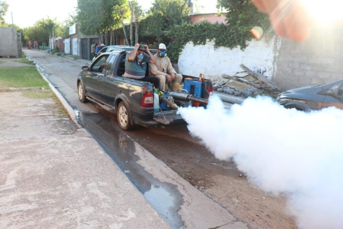 OPERATIVO CONTRA EL DENGUE EN LAS MÁRGENES DEL RÍO SALÍ