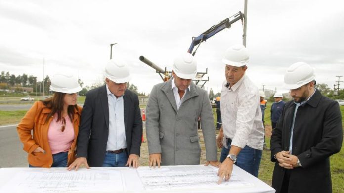 Noguera supervisó la colocación de un nuevo sistema de iluminación led