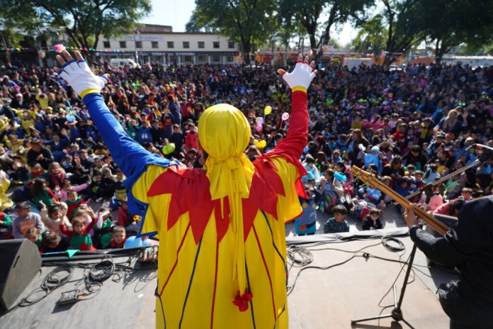 LOS JARDINES DE INFANTES DISFRUTARON DE UNA HERMOSA MAÑANA EN LA PLAZA GRAL