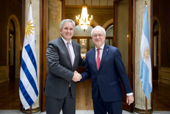 Buenas expectativas pero pocos avances en el planteo argentino para relocalizar la planta de hidrógeno verde en Uruguay