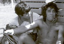 Es una de las fotos más recordadas de la vida de Maradona y detrás esconde una historia trágica y luminosa