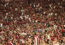 Fanáticos del Flamengo invadieron el micro de los jugadores antes de la final de la Libertadores ante Palmeiras