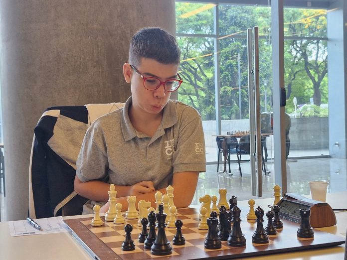 Faustino Oro recuperó la sonrisa: ganó y otra vez es puntero del campeonato argentino