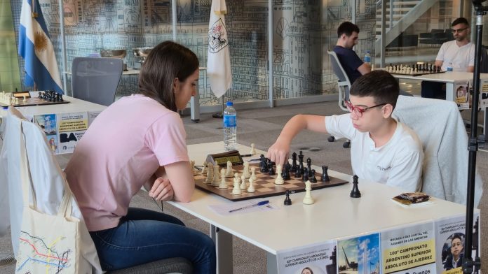 Faustino Oro volvió a ganar y ahora es líder absoluto del Campeonato Argentino de ajedrez