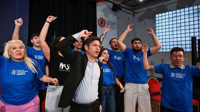 Kicillof lanzó un filoso mensaje en medio de la interna del peronismo: “Esto no se arregla con un pensamiento que baje de ningún lado”