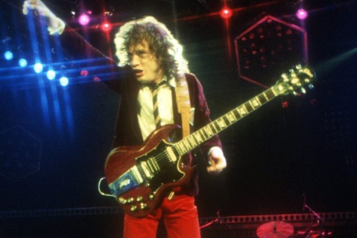 La canción de AC/DC donde brilla la guitarra según Angus Young: «Fue todo un reto»