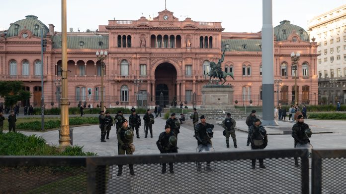 Piqueteros y organizaciones sociales preparan una ofensiva para diciembre contra el Gobierno de Milei