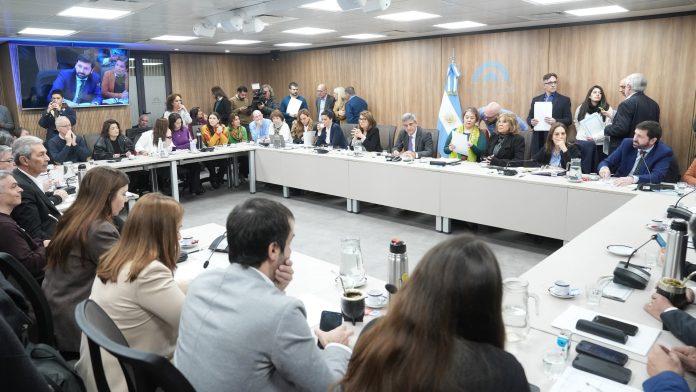 Proponen endurecer los requisitos para ser dueño de un laboratorio tras la crisis por el fentanilo adulterado