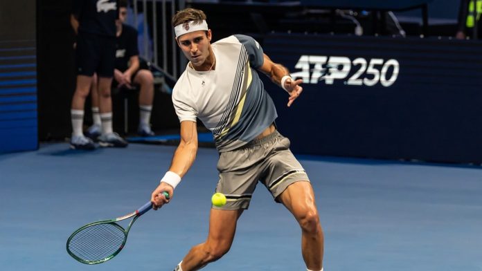 Tomás Etcheverry debutó con un triunfo en el ATP de Atenas, el torneo organizado por la familia Djokovic