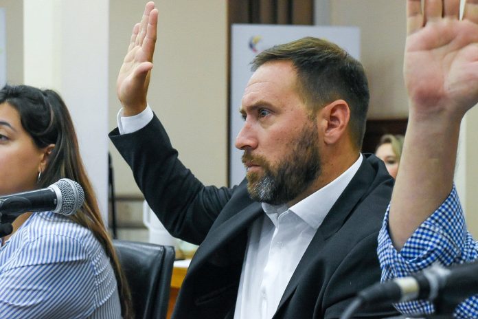 Un concejal de Bahía Blanca se negó a realizar un test de alcoholemia en un control vehicular y luego renunció a su banca