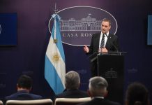 Adorni hará su última conferencia del año: cambios en Migraciones y una nueva obra social para las Fuerzas Armadas y de Seguridad