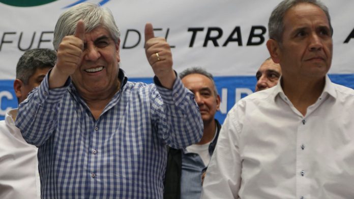 Camioneros presionará el lunes por otro aumento y la Asociación Bancaria cerró su nueva paritaria