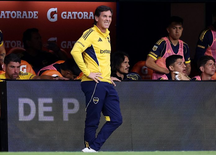 Claudio Úbeda explicó el discutido cambio de Zeballos en la derrota de Boca ante Racing y reveló por qué no entró Cavani