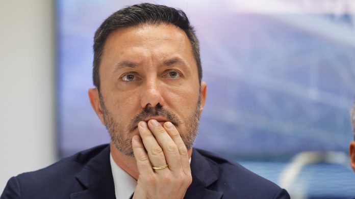 Con una carta a Javier Milei, Luis Petri oficializó su renuncia al Ministerio de Defensa