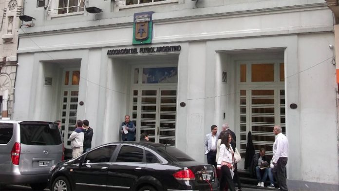 El Gobierno aclaró que no está pensando en una intervención de la AFA