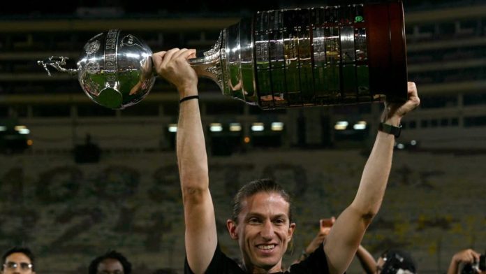 “Fuera de la realidad”: las exigencias de Filipe Luís para renovar con Flamengo que llevaron la negociación al borde del colapso