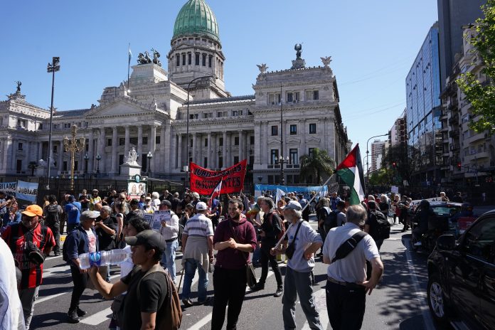 Los movimientos sociales, piqueteros y sindicatos anunciaron protestas para este mes contra la reforma laboral
