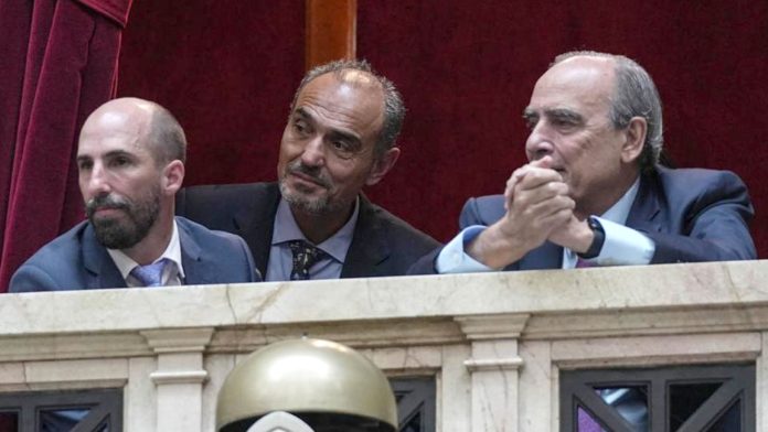 Manuel Adorni desplazó a José Rolandi y reorganiza el organigrama interno de la Jefatura de Gabinete