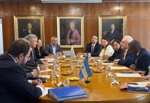 Pese a las objeciones argentinas, avanza el proyecto de la planta de hidrógeno verde frente a las costas de Entre Ríos