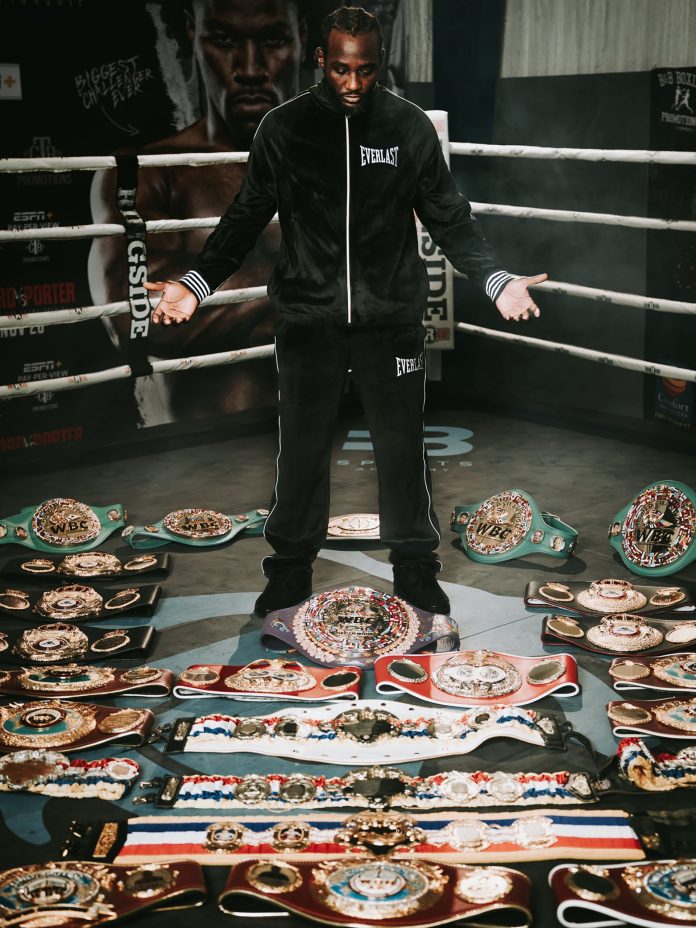 Sorpresa en el boxeo por el retiro de Terence Crawford tras vencer a Canelo Álvarez: su impactante récord como campeón mundial