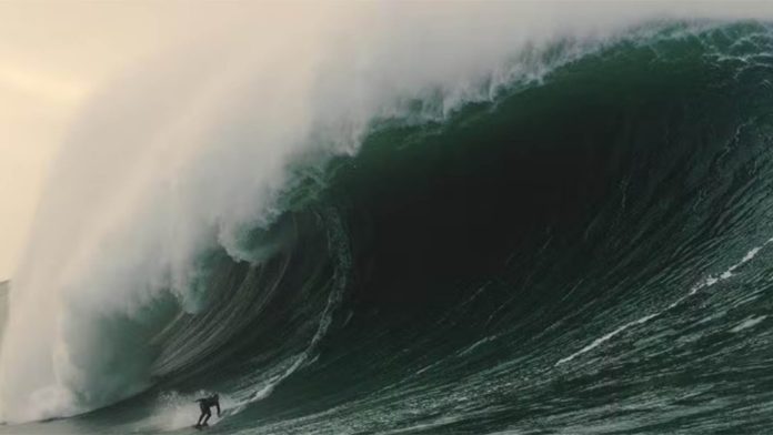 Surfeó una de las olas más altas de la historia y abrió un debate para lograr el Récord Guinness