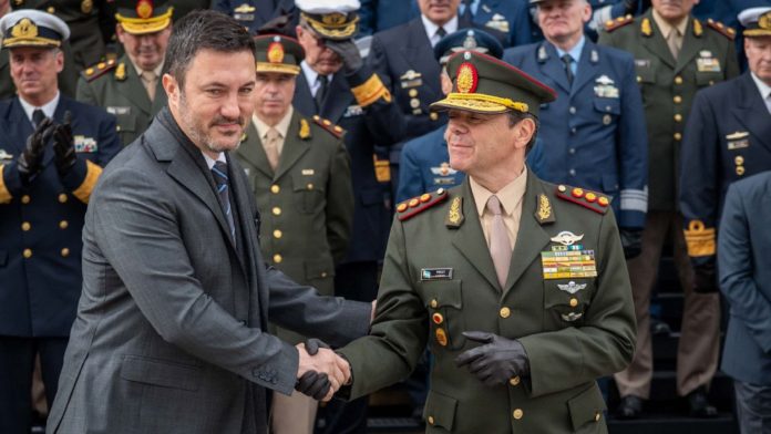 Tras la salida de Luis Petri, designaron a Carlos Presti al frente del Ministerio de Defensa