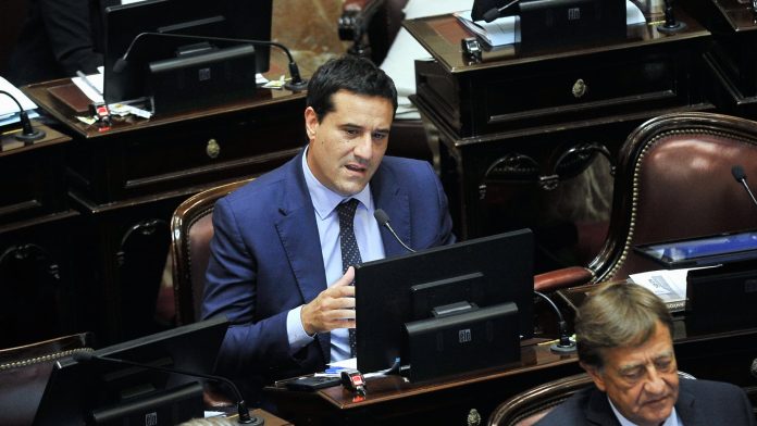 Un senador radical busca que se active un plus salarial a militares que sumen títulos educativos