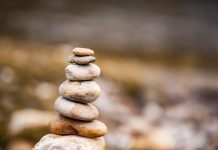 Tu cerebro no está enamorado: está esperando una señal que nunca llegó (cierre simbólico)