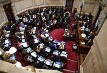 El Gobierno busca perforar los 500 puntos del riesgo país en las sesiones extraordinarias de febrero