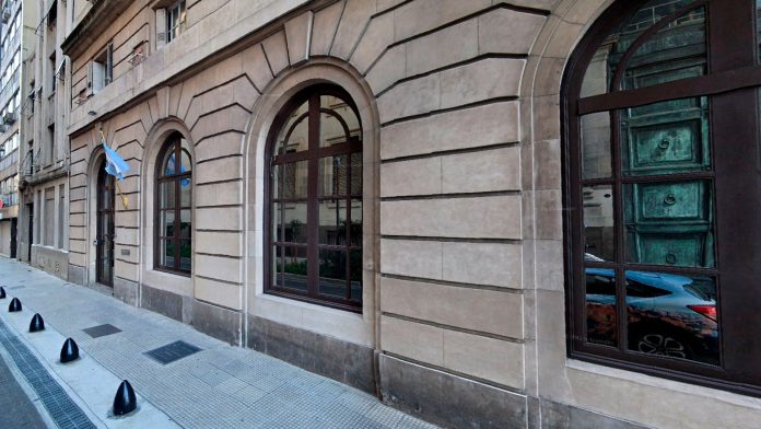 El Gobierno espera que la justicia rechace los amparos contra el DNU de la SIDE y anticipa que apelarán