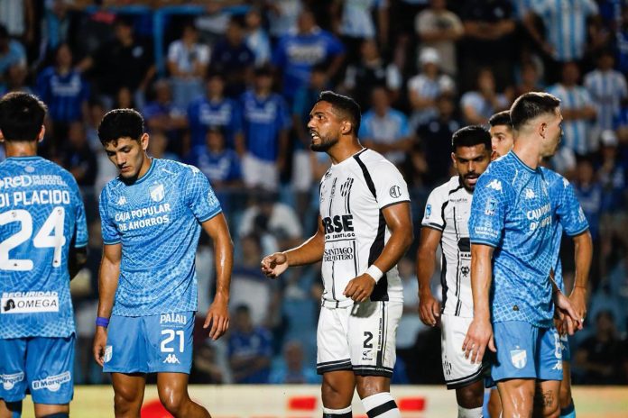 El incómodo ida y vuelta entre un jugador de Atlético Tucumán y un “niño periodista” que se volvió viral