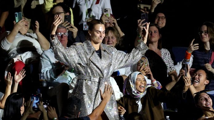 La furiosa crítica de una figura del tenis contra la número 1 del mundo Aryna Sabalenka tras su papel en la “Batalla de los Sexos”