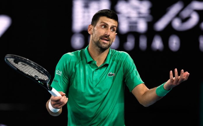 Polémica en el Australian Open por el peligroso tiro de Novak Djokovic que lo puso en riesgo de ser descalificado