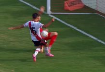 Un claro penal no cobrado a River Plate volvió a favorecer al equipo del Chiqui Tapia
