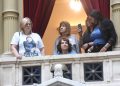 Aplausos y abrazos: la emoción de los familiares de víctimas cuando se aprobó la Reforma Penal Juvenil en Diputados