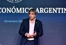 El foco de la política se corrió hacia Luis Caputo: última negociación por la reforma laboral y el impacto del INDEC