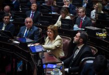 El Gobierno busca coronar su agenda legislativa en 48 horas, pero mezcla apoyos con alineamiento mecánico