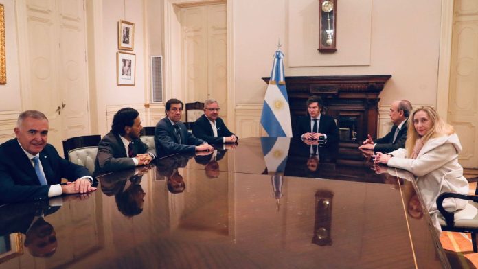 El Gobierno celebra la fragmentación del peronismo en el Senado e hipotetiza sobre el silencio de CFK