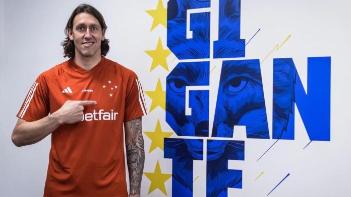 Insólita escena en el fútbol de Brasil: el árbitro paró el partido para que el arquero de Cruzeiro fuera al baño