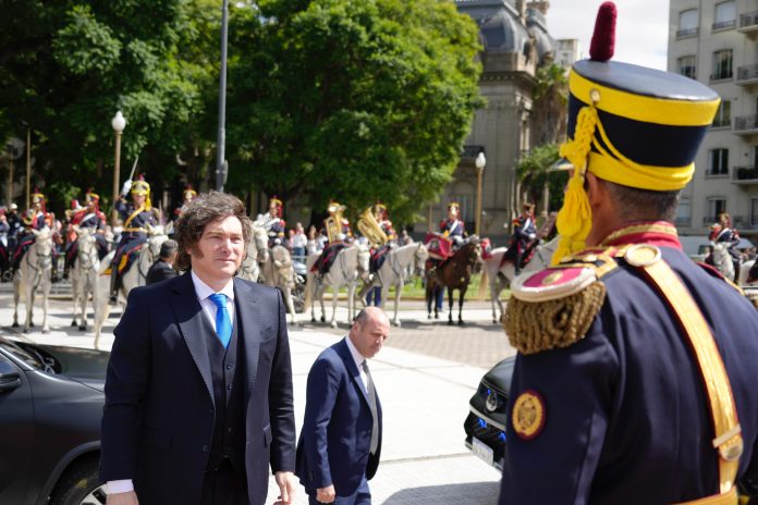 La “batalla cultural” de Milei agota un foco y gira al frente económico