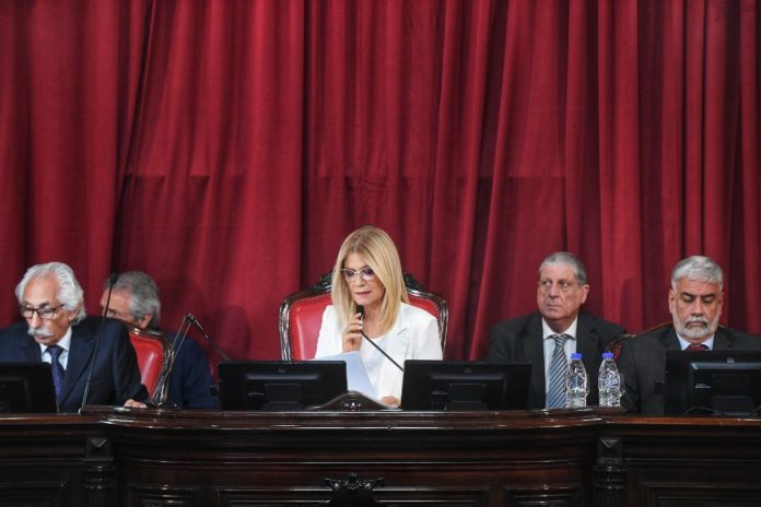 La designación de autoridades en el Senado bonaerense reflota la pelea entre Kicillof y La Cámpora