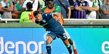 Racing confirmó que Valentín Carboni se rompió el ligamento cruzado de una rodilla y será operado