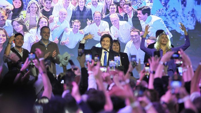 Respaldado por las recientes victorias legislativas, el Gobierno evalúa impulsar una reforma electoral con vistas al 2027