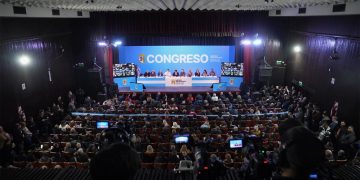 Tras ofrecerle la presidencia a Kicillof, el kirchnerismo negocia el control del Congreso del PJ bonaerense