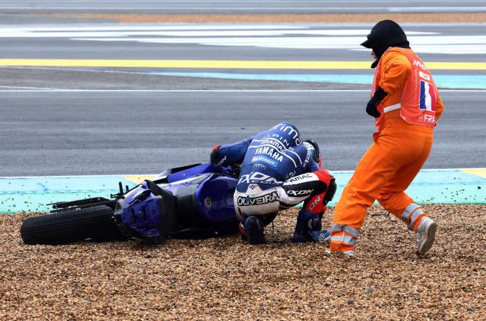 A 300 km/h y al borde de la muerte: cómo se entrenan los pilotos de motos para sobrevivir a las caídas