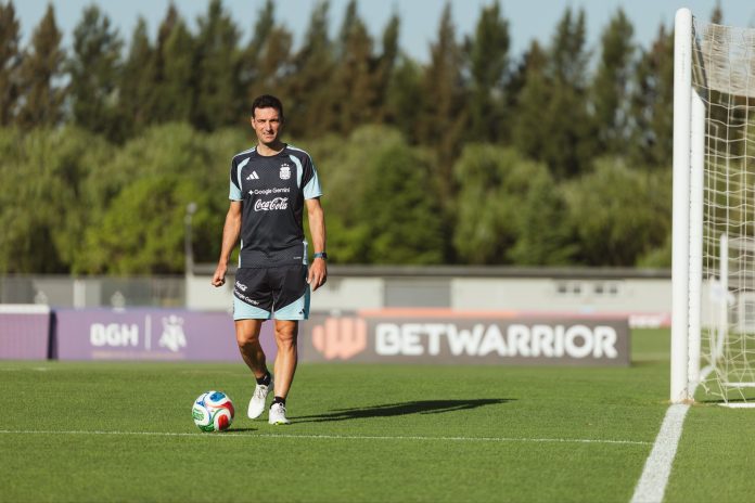 Con Lionel Messi, la Selección arrancó su preparación para los amistosos ante Mauritania y Zambia: las fotos de la práctica