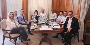 Con Manuel Adorni a la cabeza, la mesa política está reunida nuevamente en la Casa Rosada para definir la estrategia legislativa