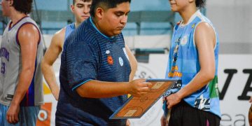 De trabajar como cajero en México a convertirse en el DT más joven del básquet argentino con 22 años: “La mejor decisión que tomé”