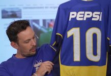 El fanático de Riquelme que reunió más de 300 camisetas de Boca: cómo armó la inigualable colección